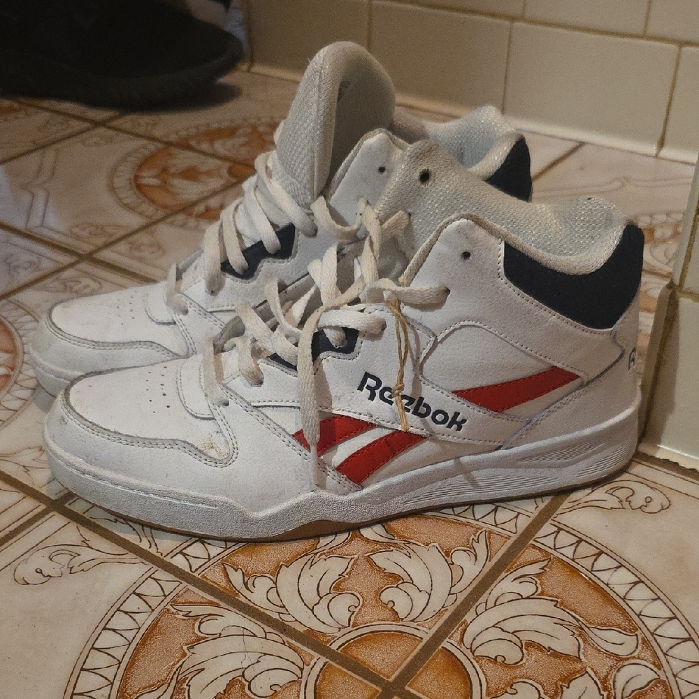 Reebok Men's White and Red Sneakers